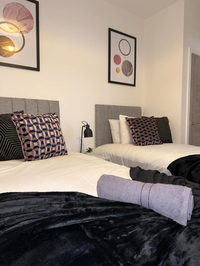 Sleek & Stylish Apartment By Dh Aparthotels Peterborough Exterior photo