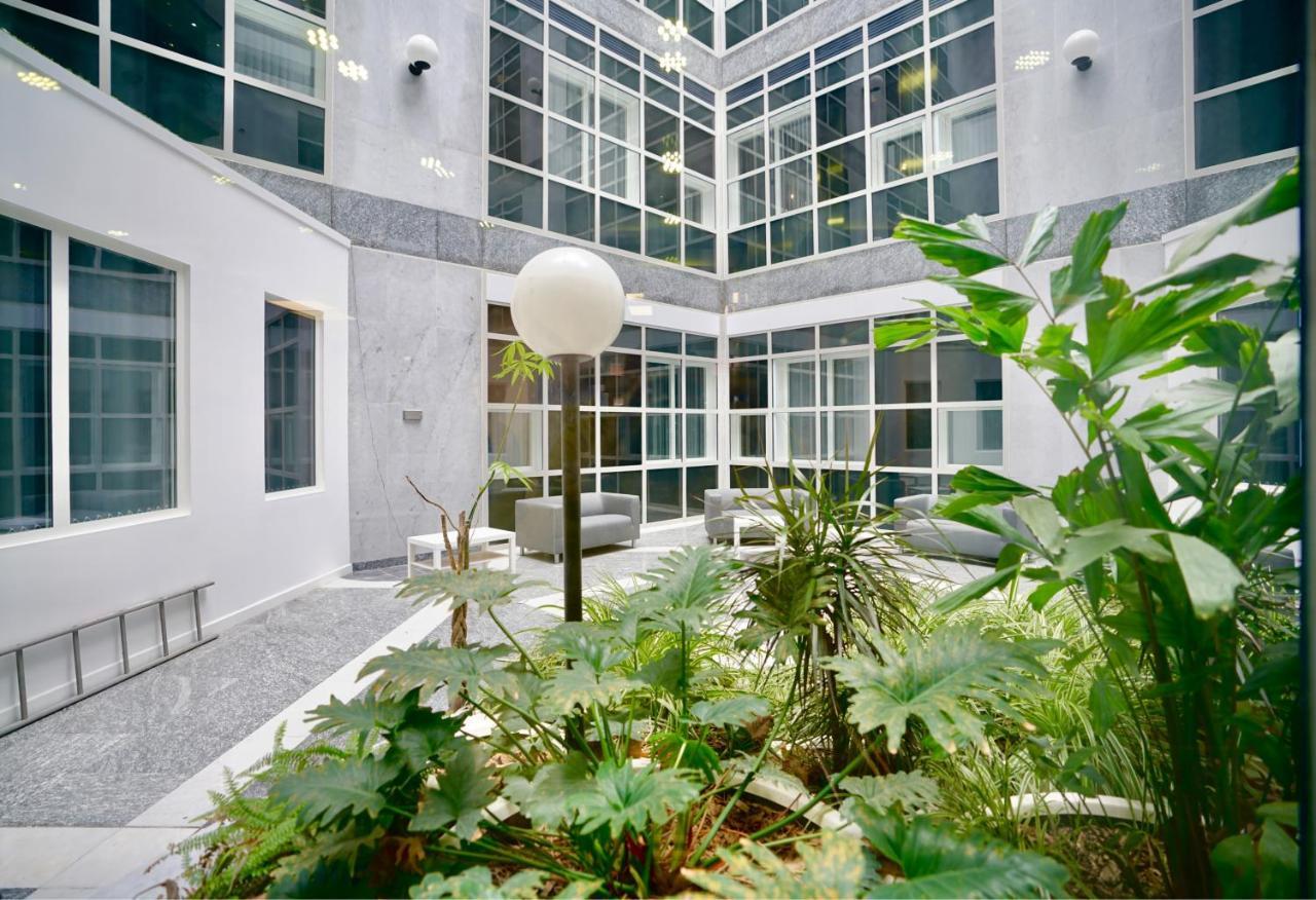 Sleek & Stylish Apartment By Dh Aparthotels Peterborough Exterior photo
